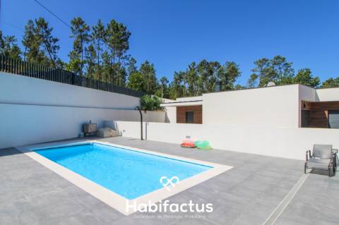 Moradia Isolada T3 à venda Moderna com Piscina aquecida e Churrasqueira - Viseu.