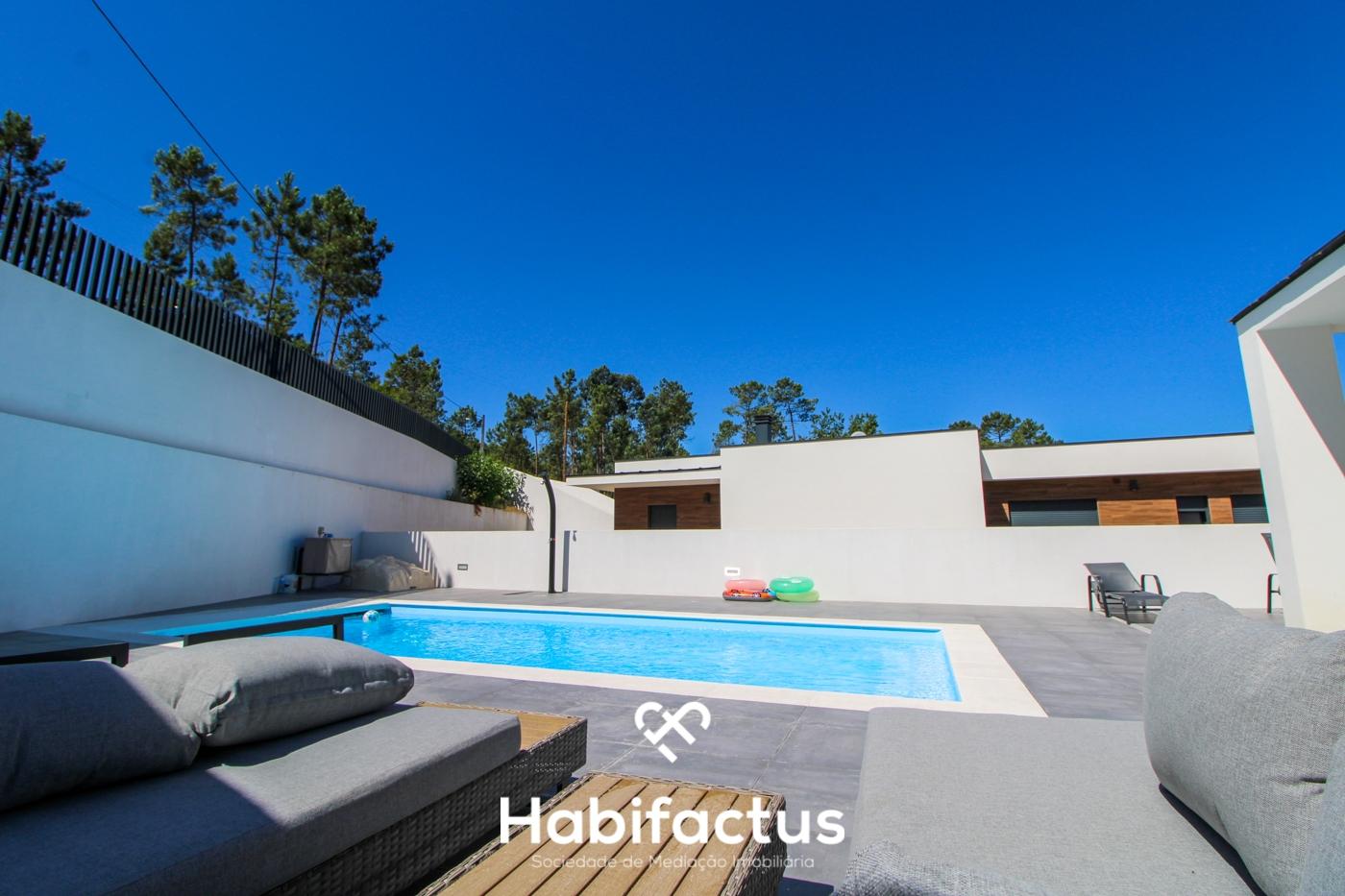 Moradia Isolada T3 à venda Moderna com Piscina e Churrasqueira - Viseu.