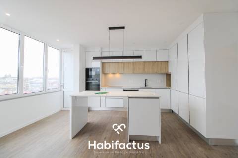 Apartamento T4 remodelado centro de Viseu