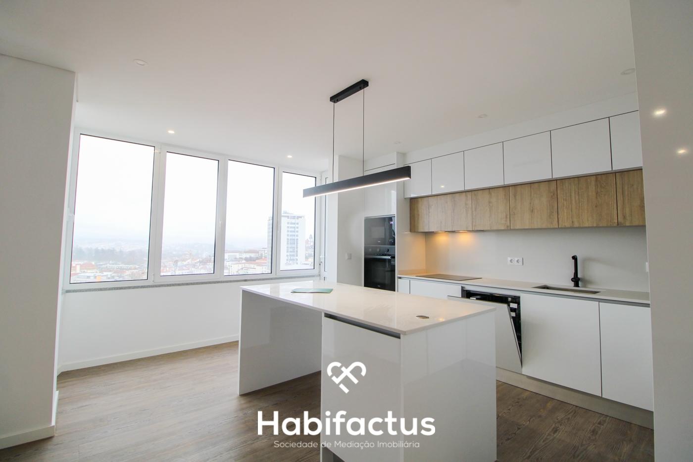 Apartamento T4 remodelado centro de Viseu