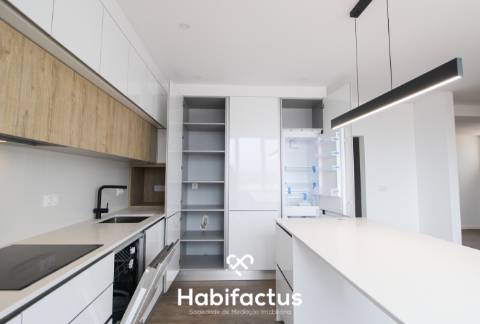 Apartamento T4 remodelado centro de Viseu