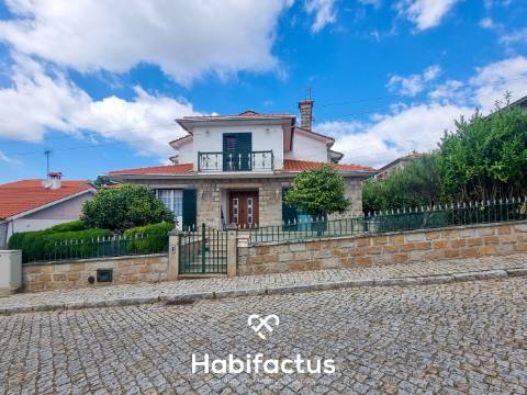 Moradia T5 para venda em Penedono.