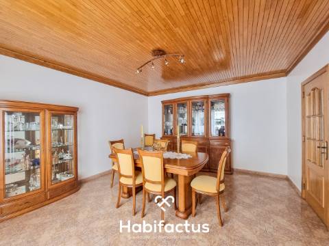 Moradia T5 para venda em Penedono.