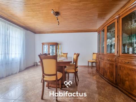 Moradia T5 para venda em Penedono.