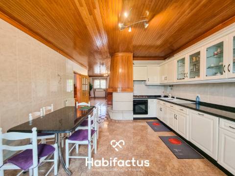 Moradia T5 para venda em Penedono.