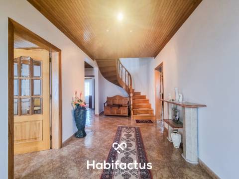 Moradia T5 para venda em Penedono.