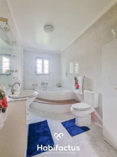 Moradia T5 para venda em Penedono.