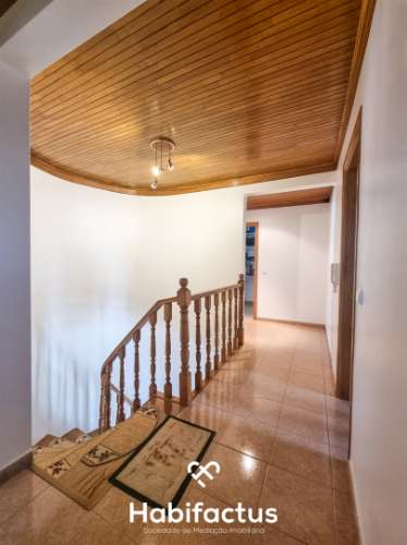 Moradia T5 para venda em Penedono.