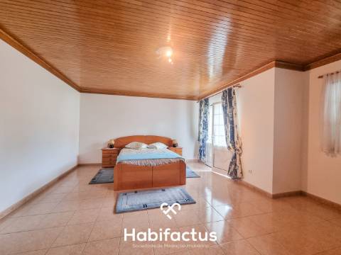 Moradia T5 para venda em Penedono.