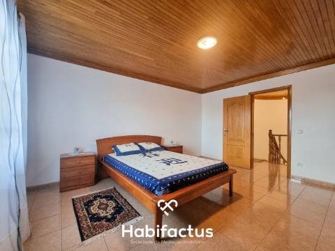 Moradia T5 para venda em Penedono.