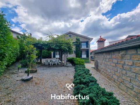 Moradia T5 para venda em Penedono.