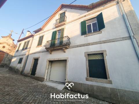 Prédio á venda com 3 apartamentos em Paranhos da Beira - Seia - Guarda.