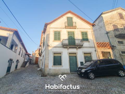 Prédio á venda com 3 apartamentos em Paranhos da Beira - Seia - Guarda.