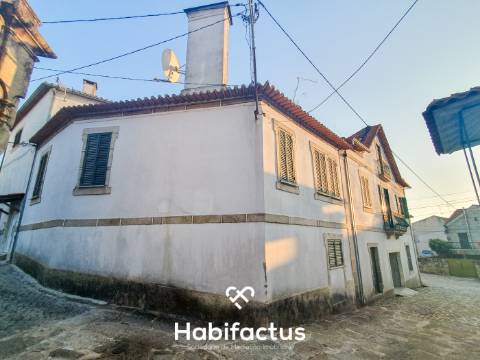 Prédio á venda com 3 apartamentos em Paranhos da Beira - Seia - Guarda.