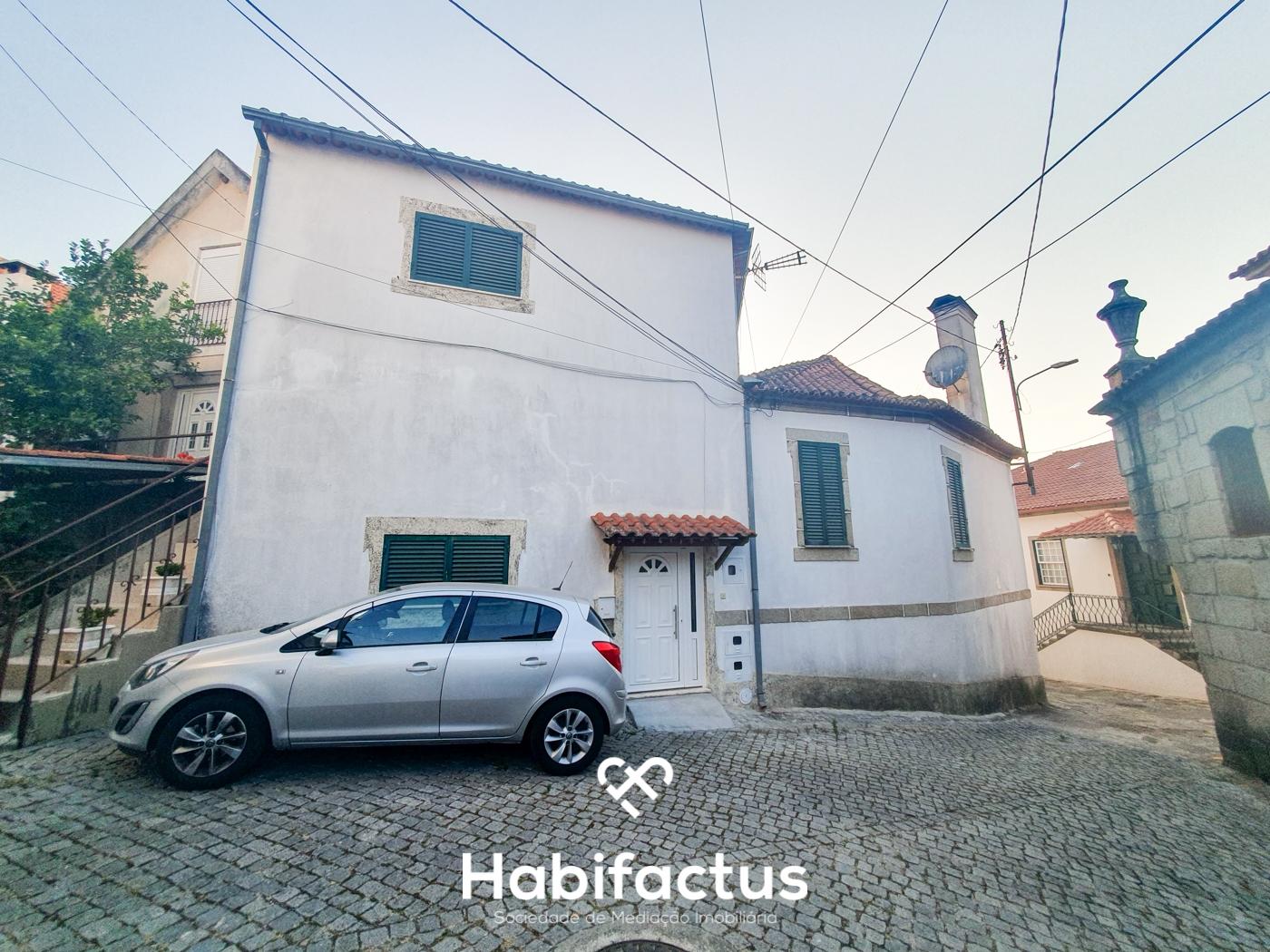 Prédio á venda com 3 apartamentos em Paranhos da Beira - Seia - Guarda.