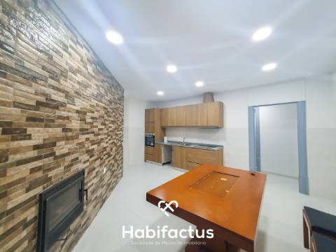 Prédio á venda com 3 apartamentos em Paranhos da Beira - Seia - Guarda.