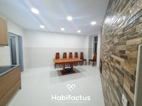 Prédio á venda com 3 apartamentos em Paranhos da Beira - Seia - Guarda.