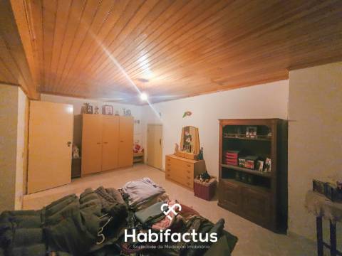 Prédio á venda com 3 apartamentos em Paranhos da Beira - Seia - Guarda.