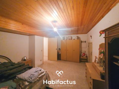 Prédio á venda com 3 apartamentos em Paranhos da Beira - Seia - Guarda.