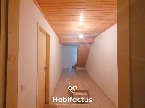 Prédio á venda com 3 apartamentos em Paranhos da Beira - Seia - Guarda.