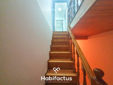 Prédio á venda com 3 apartamentos em Paranhos da Beira - Seia - Guarda.