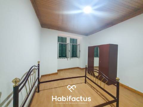 Prédio á venda com 3 apartamentos em Paranhos da Beira - Seia - Guarda.