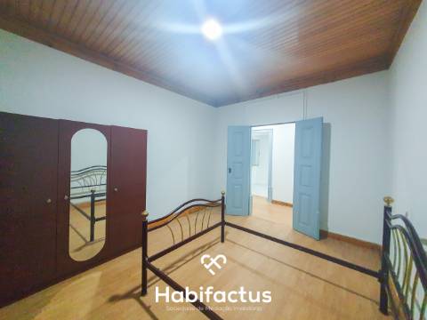 Prédio á venda com 3 apartamentos em Paranhos da Beira - Seia - Guarda.