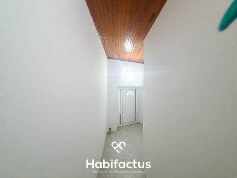 Prédio á venda com 3 apartamentos em Paranhos da Beira - Seia - Guarda.