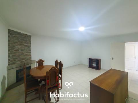 Prédio á venda com 3 apartamentos em Paranhos da Beira - Seia - Guarda.