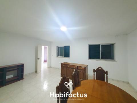 Prédio á venda com 3 apartamentos em Paranhos da Beira - Seia - Guarda.