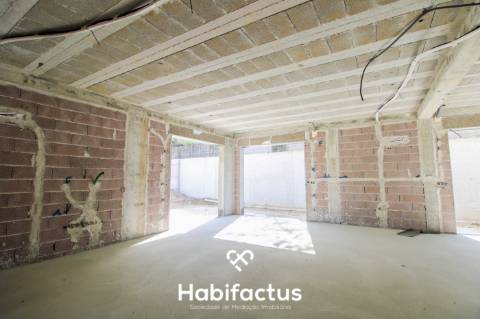 Moradia geminada T3 em construção, em Rebordinho  - Viseu