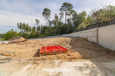 Moradia geminada T3 em construção, em Rebordinho  - Viseu