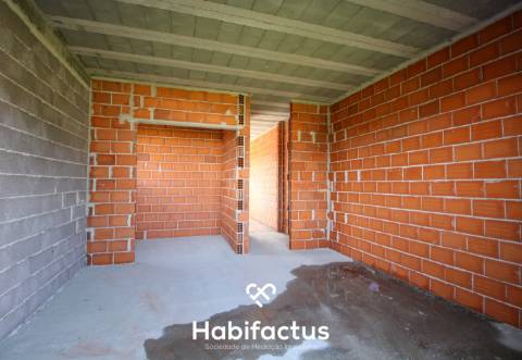 Moradia isolada T4 em construção, em Rebordinho - Viseu