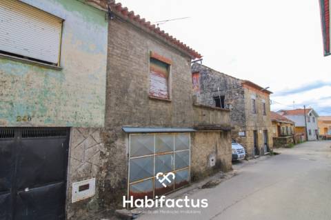 Moradia T2 para restaurar em Tondela.