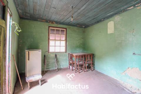 Moradia T2 para restaurar em Tondela.