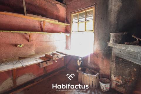 Moradia T2 para restaurar em Tondela.