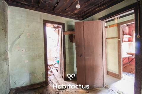 Moradia T2 para restaurar em Tondela.