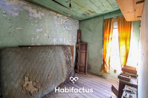 Moradia T2 para restaurar em Tondela.