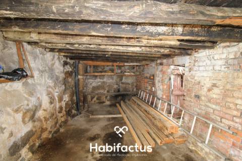 Moradia T2 para restaurar em Tondela.