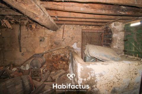 Moradia T2 para restaurar em Tondela.