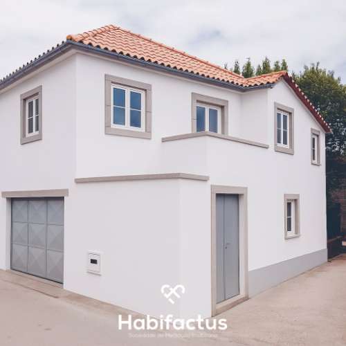 Moradia T2 para restaurar em Tondela.