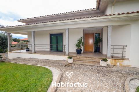 Moradia V4 Isolada com Jardim e Vista Panorâmica – Em Couto de Cima- Viseu