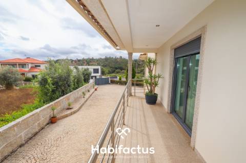 Moradia V4 Isolada com Jardim e Vista Panorâmica – Em Couto de Cima- Viseu