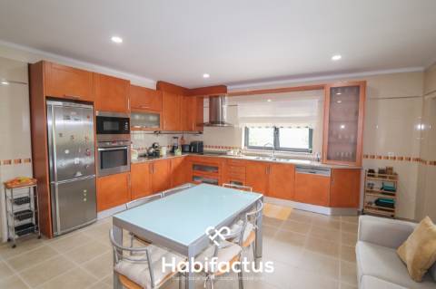 Moradia V4 Isolada com Jardim e Vista Panorâmica – Em Couto de Cima- Viseu