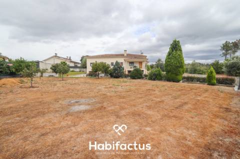 Moradia V4 Isolada com Jardim e Vista Panorâmica – Em Couto de Cima- Viseu