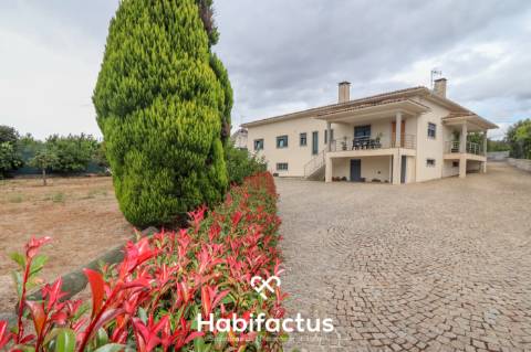 Moradia V4 Isolada com Jardim e Vista Panorâmica – Em Couto de Cima- Viseu