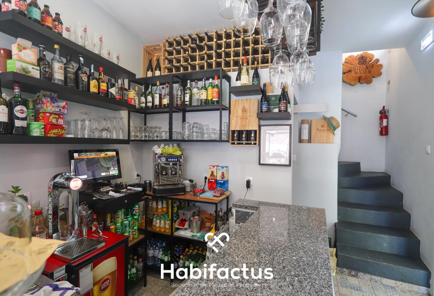 Taverna de Santar para venda em Santar.