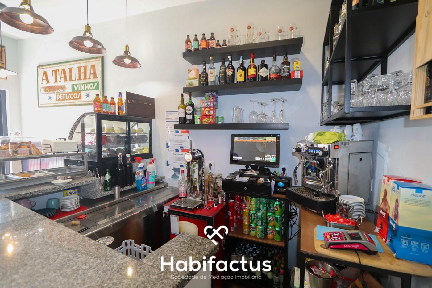 Taverna de Santar para venda em Santar.