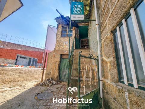 Moradia T2 á venda para Reconstrução Total no Centro Histórico de Santar – Potencial Único Uma oport