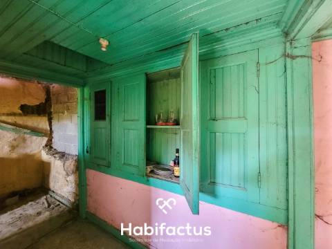 Moradia T2 á venda para Reconstrução Total no Centro Histórico de Santar – Potencial Único Uma oport